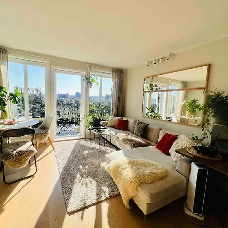 Apartment Central With An Amazing View *